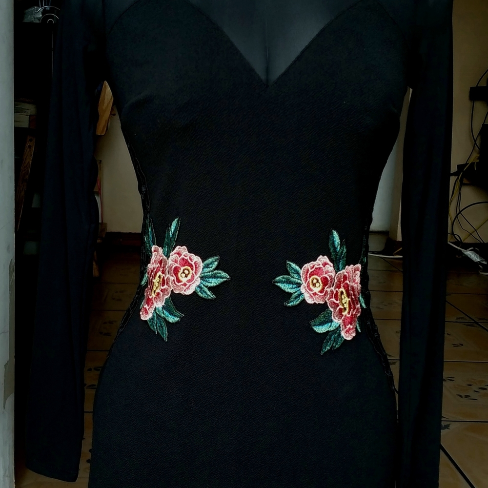 Dress - Picture 8 of 8